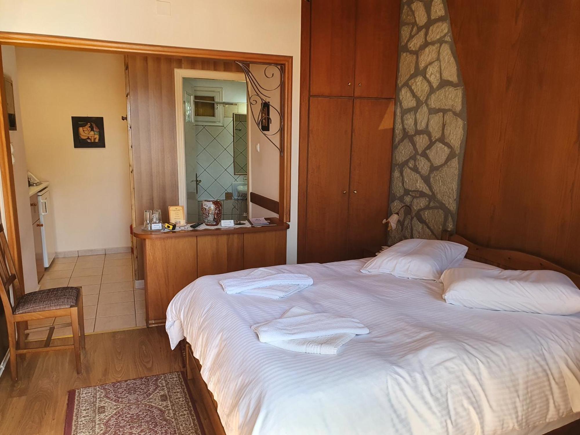 Semeli Guesthouse 카페니시온 외부 사진