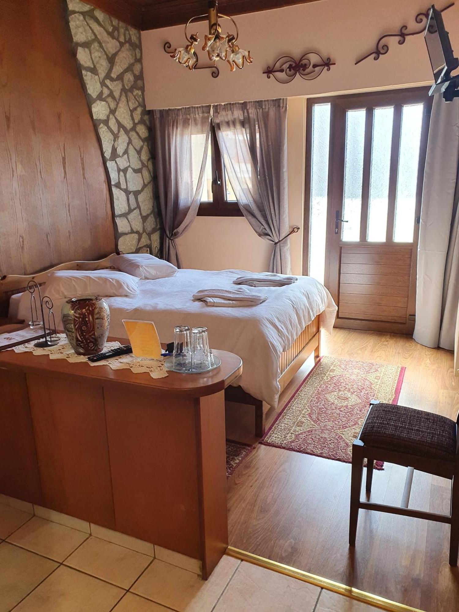 Semeli Guesthouse 카페니시온 외부 사진